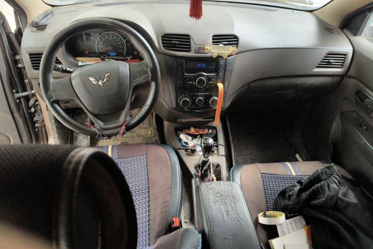 Used Wuling Hongguang 2014 1.5L S Standard Version Center Console