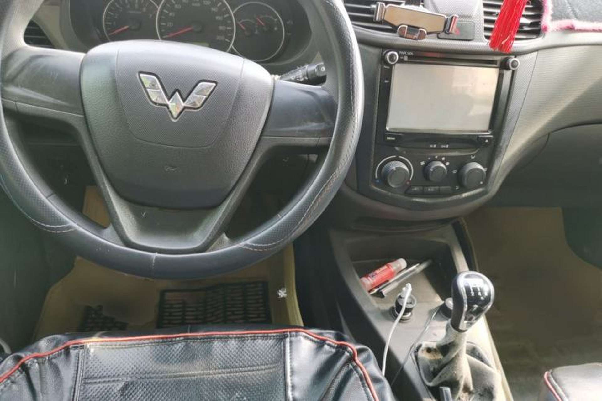 Used Wuling Hongguang 2014 1.2L Base Model China IV Center Console