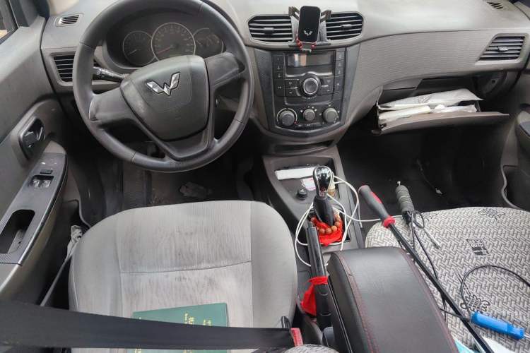 Used Wuling Hongguang 2014 1.5L Base Version Center Console