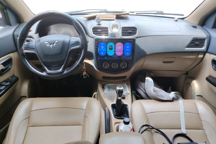 Used Wuling Hongguang 2014 1.5L S Comfort Model Center Console