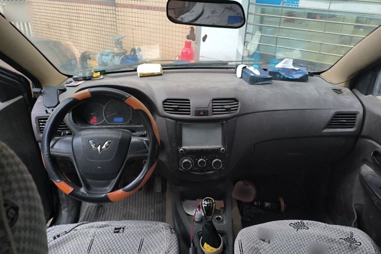 Used Wuling Hongguang 2014 1.5L S Standard Version Center Console