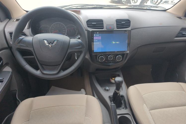 Used Wuling Hongguang 2014 1.5L S Standard Version Center Console