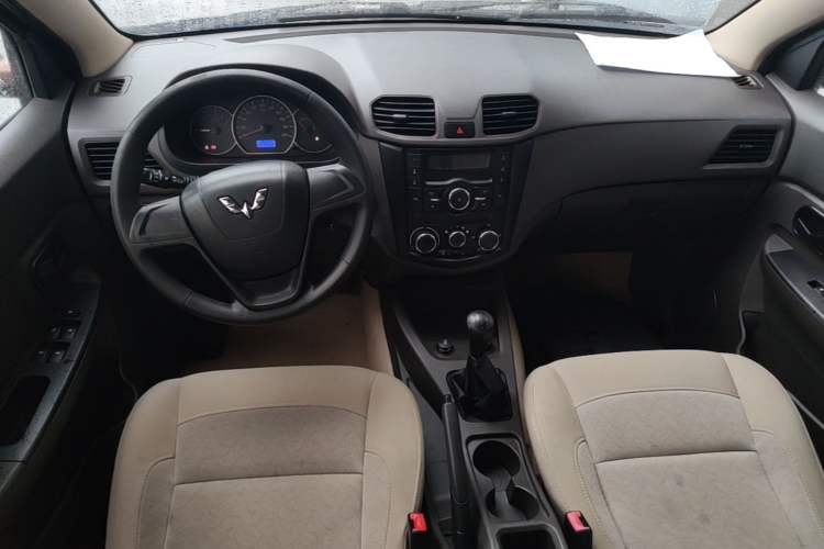 Used Wuling Hongguang 2014 1.5L S Standard Version Center Console