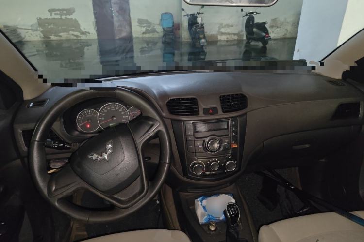 Used Wuling Hongguang 2014 1.5L S Standard Version Center Console