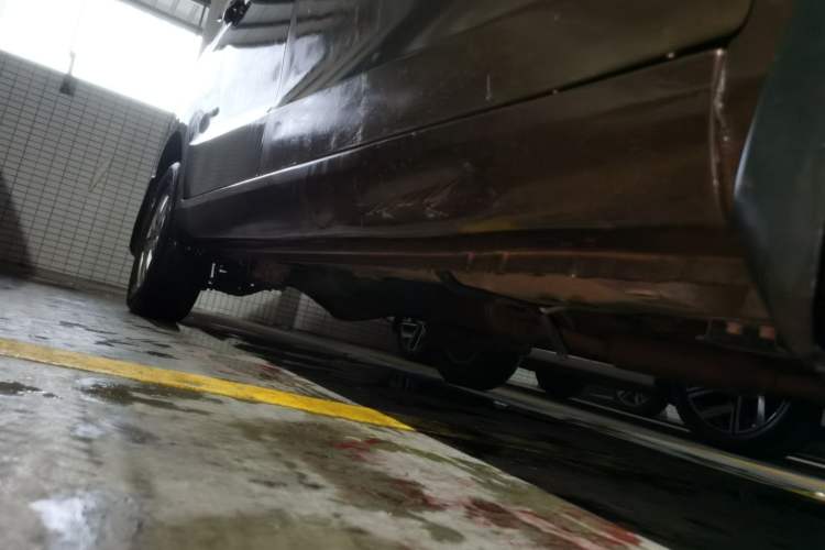 Used Wuling Hongguang 2014 1.5L S Standard Version Chassis Front Right