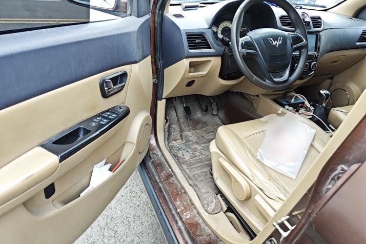 Used Wuling Hongguang 2014 1.2L S Comfort Model China IV Driver Seat