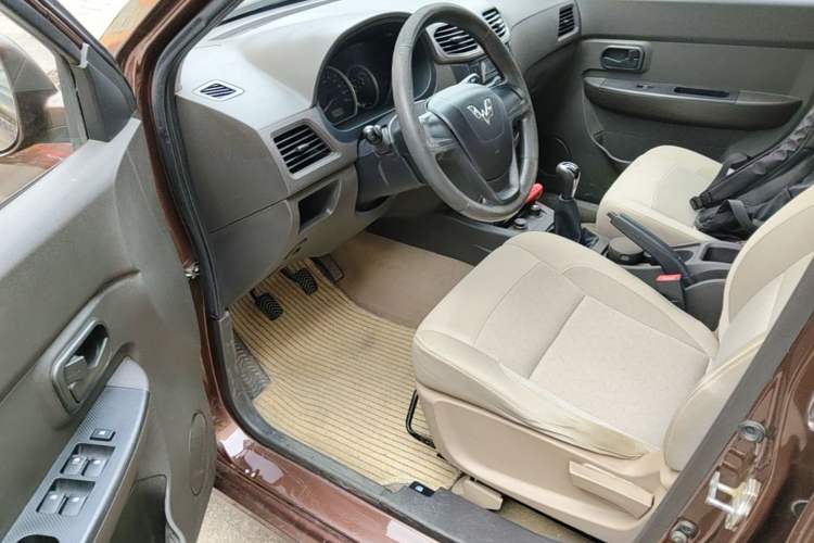 Used Wuling Hongguang 2014 1.5L S Standard Version Driver Seat