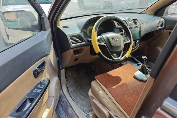 Used Wuling Hongguang 2014 1.5L S Luxury Model Driver Seat