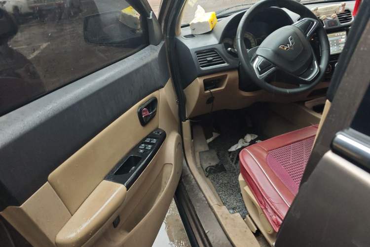 Used Wuling Hongguang 2014 1.2L S Comfort Model China IV Driver Seat
