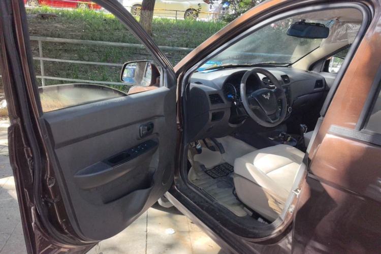Used Wuling Hongguang 2014 1.5L S Standard Version Driver Seat