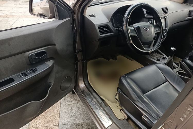 Used Wuling Hongguang 2014 1.5L S Standard Version Driver Seat