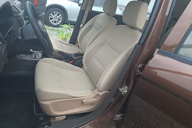 Used Wuling Hongguang 2014 1.5L S Standard Version Driver Seat
