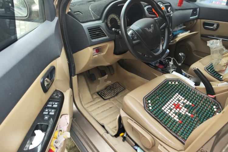 Used Wuling Hongguang 2014 1.5L S Luxury Model Driver Seat