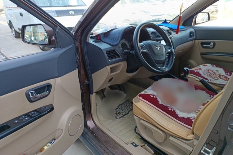 Used Wuling Hongguang 2014 1.5L S Luxury Model Driver Seat