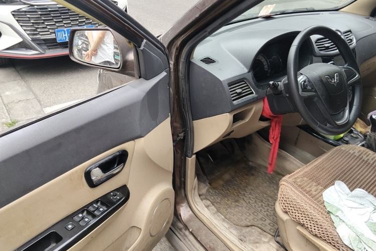 Used Wuling Hongguang 2014 1.5L S Luxury Model Driver Seat