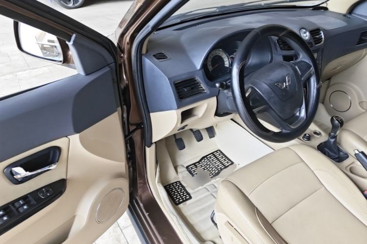 Used Wuling Hongguang 2014 1.5L S Comfort Model Driver Seat