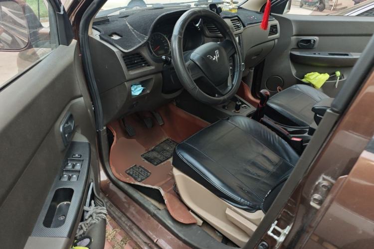 Used Wuling Hongguang 2014 1.5L S Standard Version Driver Seat