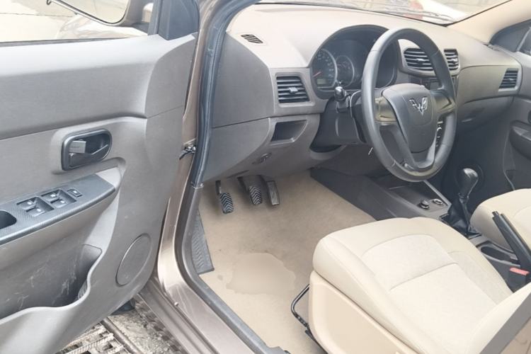 Used Wuling Hongguang 2014 1.5L S Standard Version Driver Seat