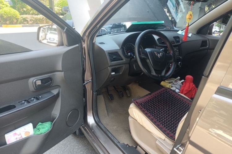 Used Wuling Hongguang 2014 1.5L S Standard Version Driver Seat
