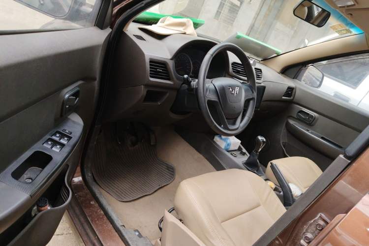 Used Wuling Hongguang 2014 1.5L S Standard Version Driver Seat