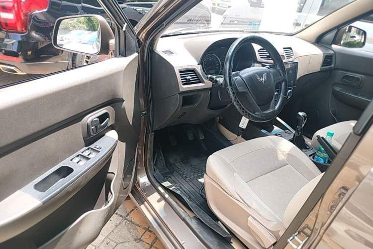 Used Wuling Hongguang 2014 1.5L S Standard Version Driver Seat