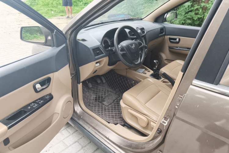 Used Wuling Hongguang 2014 1.5L S Comfort Model Driver Seat