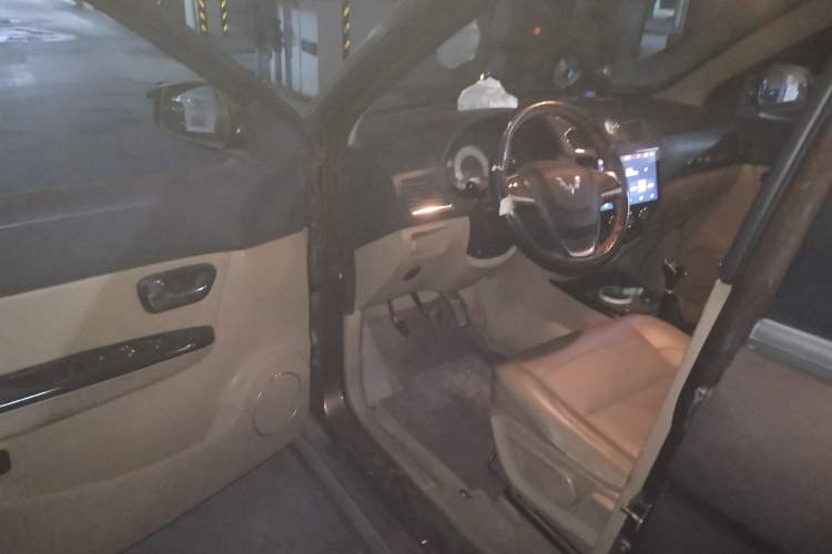 Used Wuling Hongguang 2014 1.5L S Luxury Model Driver Seat