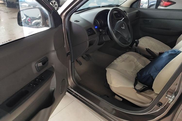 Used Wuling Hongguang 2014 1.5L S Standard Version Driver Seat