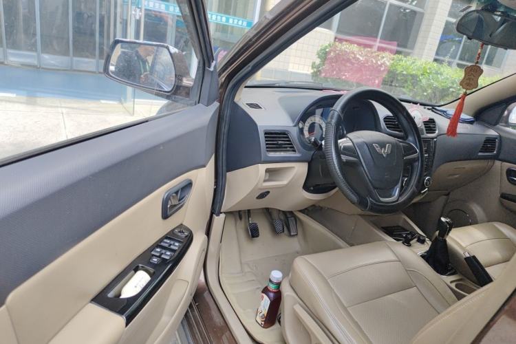 Used Wuling Hongguang 2014 1.5L S Comfort Model Driver Seat