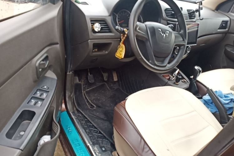 Used Wuling Hongguang 2014 1.5L S Standard Version Driver Seat