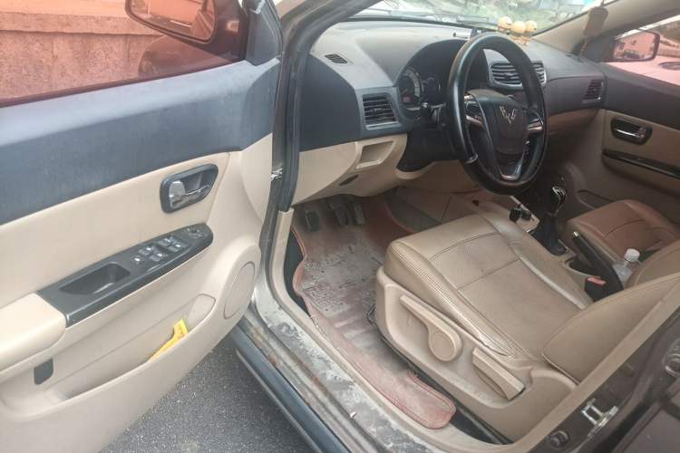 Used Wuling Hongguang 2014 1.5L S Comfort Model Driver Seat