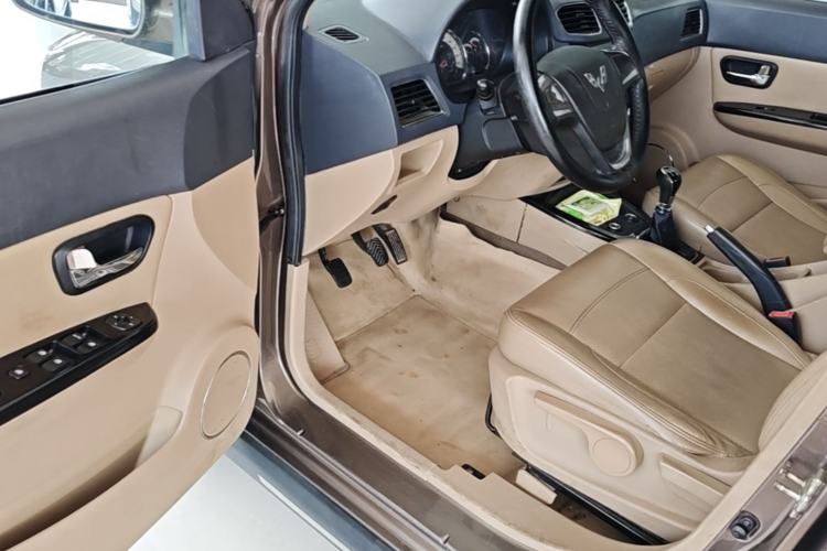 Used Wuling Hongguang 2014 1.5L S Luxury Model Driver Seat