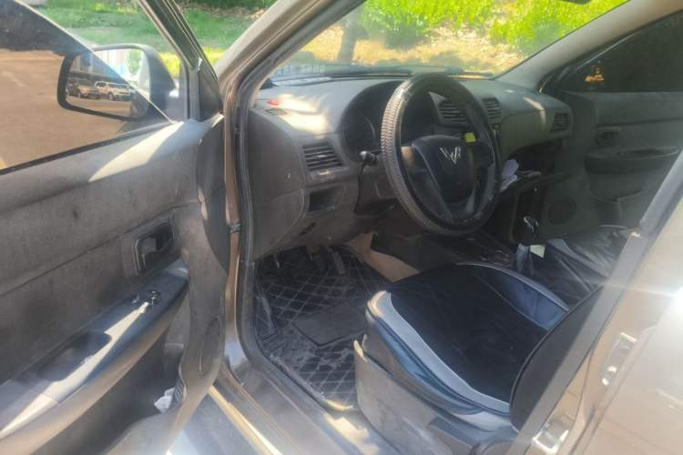 Used Wuling Hongguang 2014 1.2L Base Model China IV Driver Seat