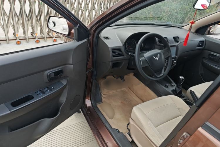 Used Wuling Hongguang 2014 1.5L S Standard Version Driver Seat