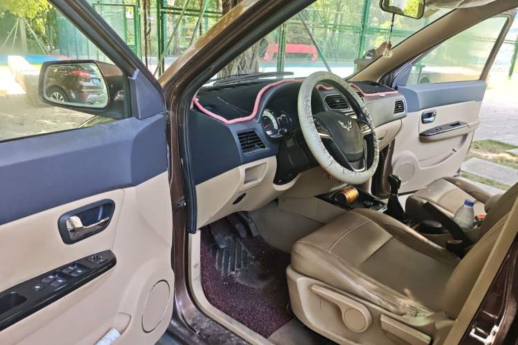 Used Wuling Hongguang 2014 1.5L S Luxury Model Driver Seat