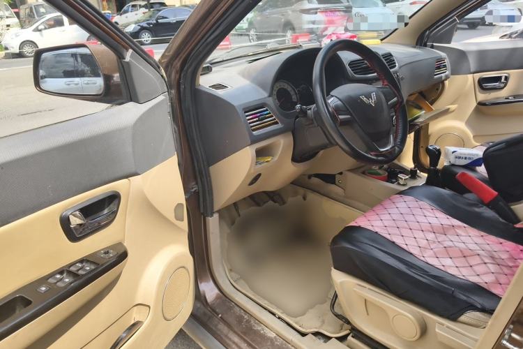 Used Wuling Hongguang 2014 1.5L S Comfort Model Driver Seat