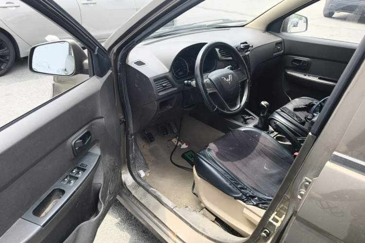 Used Wuling Hongguang 2014 1.5L S Standard Version Driver Seat