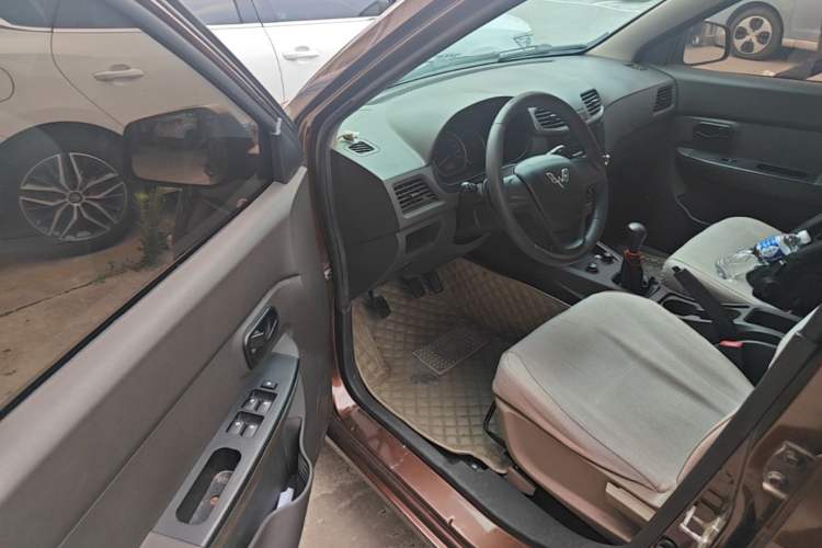 Used Wuling Hongguang 2014 1.5L S Standard Version Driver Seat