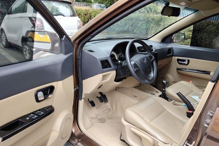 Used Wuling Hongguang 2014 1.5L S Comfort Model Driver Seat