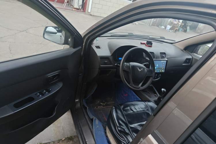 Used Wuling Hongguang 2014 1.5L S Standard Version Driver Seat