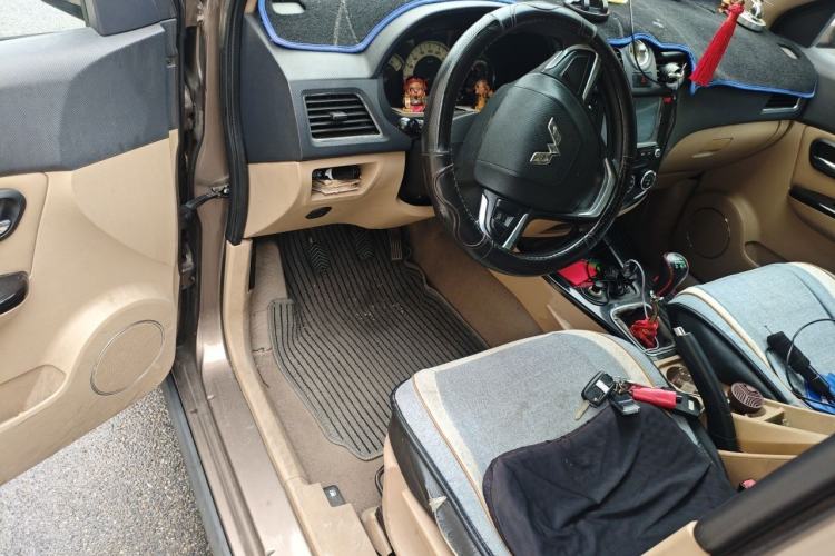 Used Wuling Hongguang 2014 1.5L S Luxury Model Driver Seat