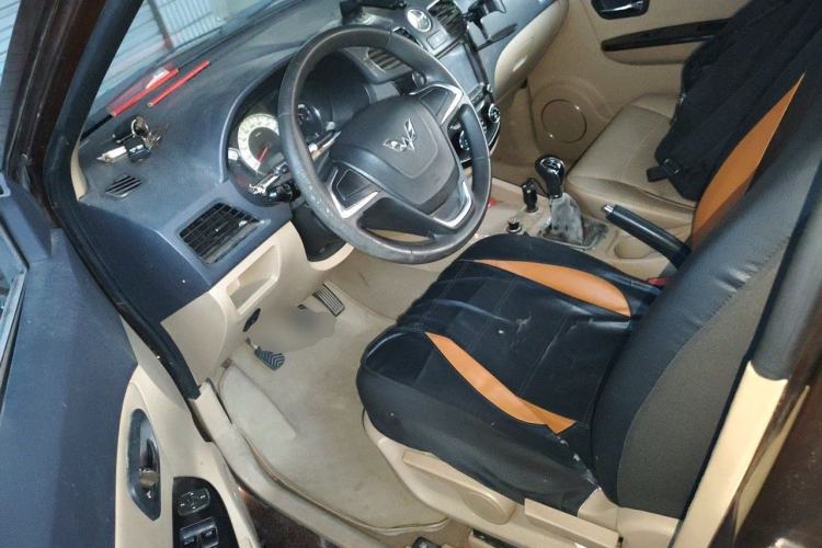 Used Wuling Hongguang 2014 1.5L S Comfort Model Driver Seat