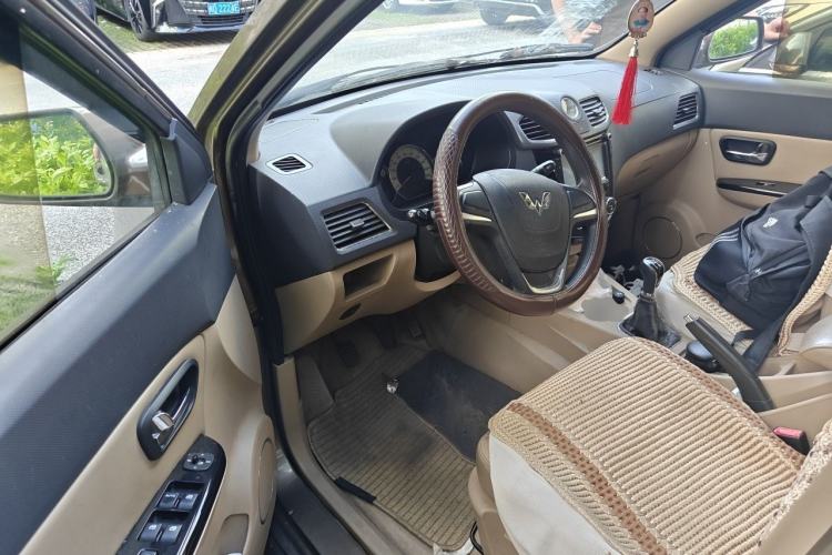 Used Wuling Hongguang 2014 1.5L S Comfort Model Driver Seat