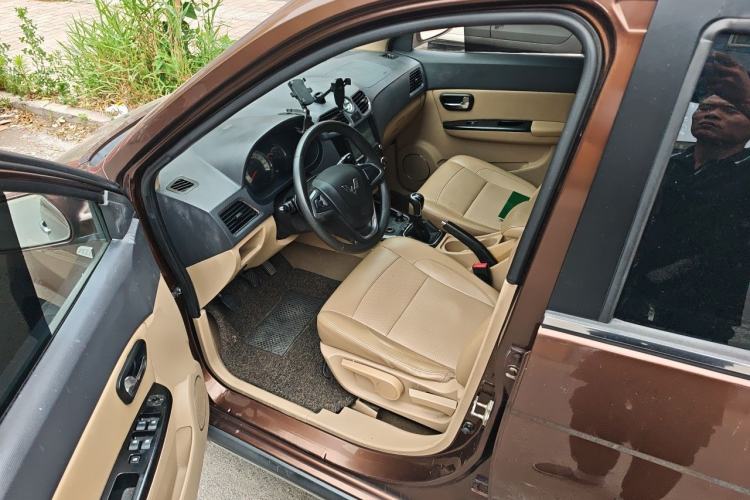 Used Wuling Hongguang 2014 1.5L S Luxury Model Driver Seat