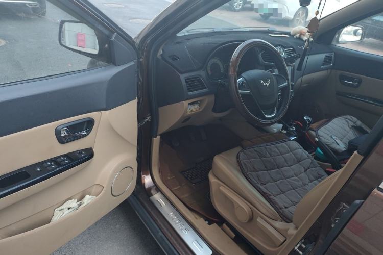 Used Wuling Hongguang 2014 1.5L S Luxury Model Driver Seat