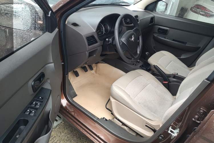 Used Wuling Hongguang 2014 1.5L S Standard Version Driver Seat