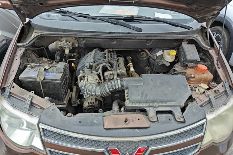 Used Wuling Hongguang 2014 1.2L S Comfort Model China IV Engine Bay