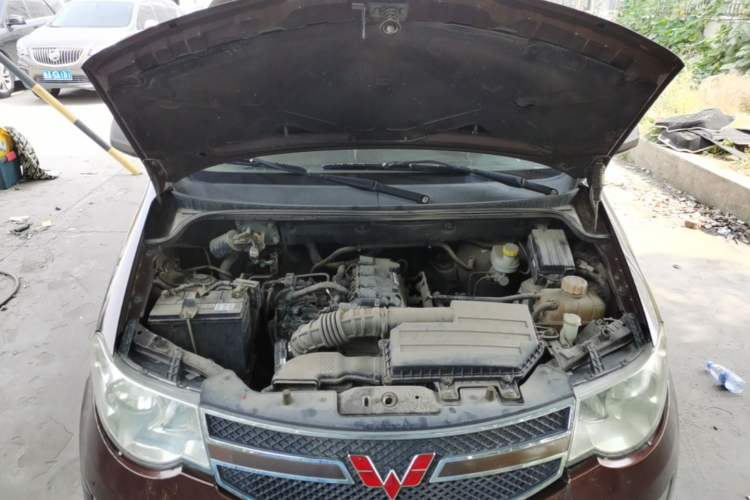 Used Wuling Hongguang 2014 1.5L S Standard Version Engine Bay