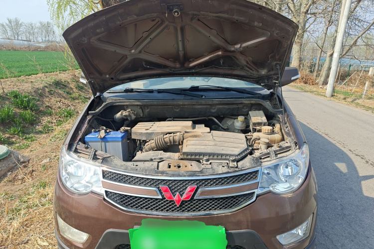 Used Wuling Hongguang 2014 1.5L S Luxury Model Engine Bay