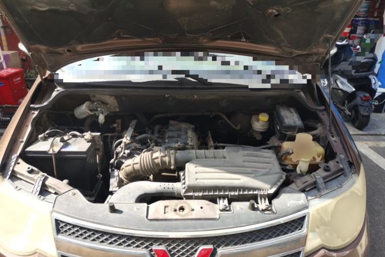 Used Wuling Hongguang 2014 1.5L S Luxury Model Engine Bay